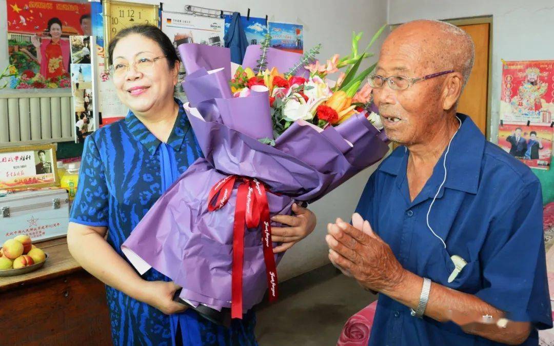 开云电竞_
著名军旅作家孙晶岩做客“岛上会客厅”  讲述秦皇岛抗战故事  探望抗战老兵(图5)