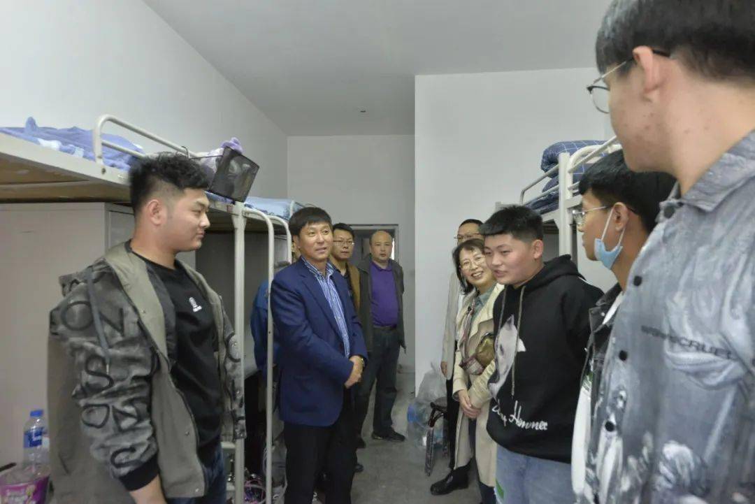 开云电竞官方网站_
汽车与交通学院向导班子走访新生寝室(图6)
